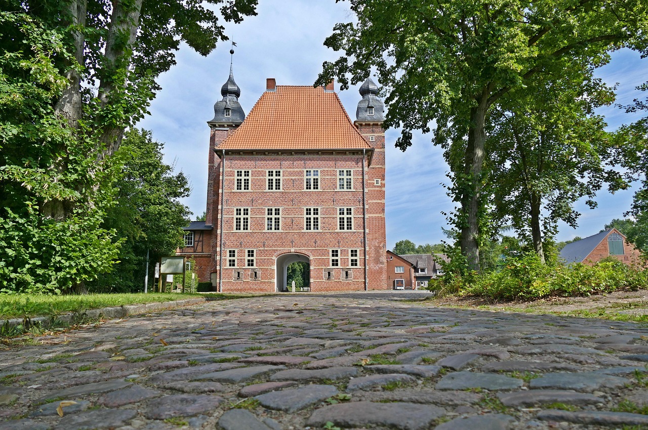 Reading a Gatehouse: Five Architectural Clues That Date a Lodge to the Right Century