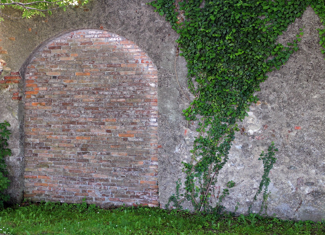 The Walled Kitchen Garden and Its Gate: A Forgotten Entrance Tradition